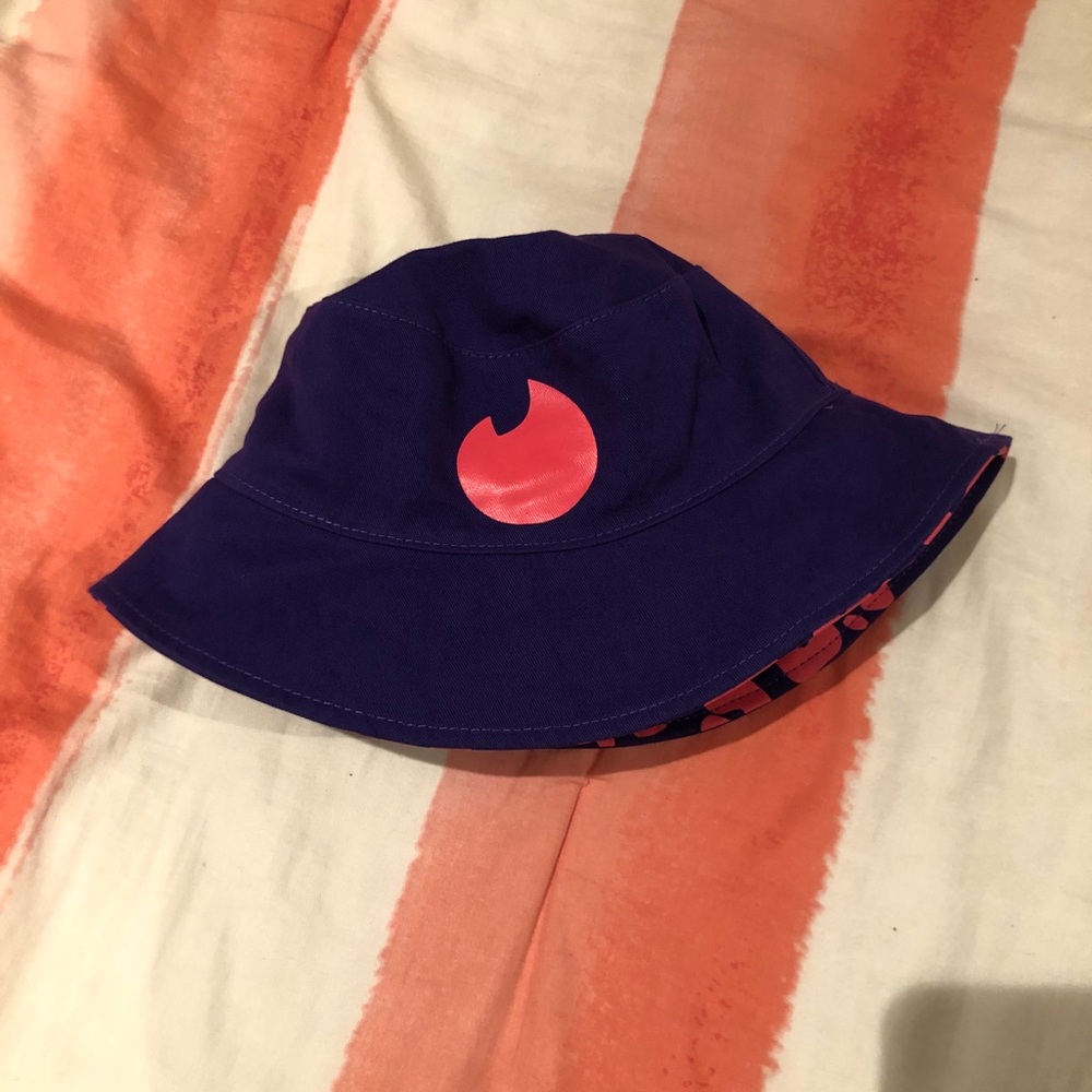 SOLD Reversible Tinder bucket hat 🔥